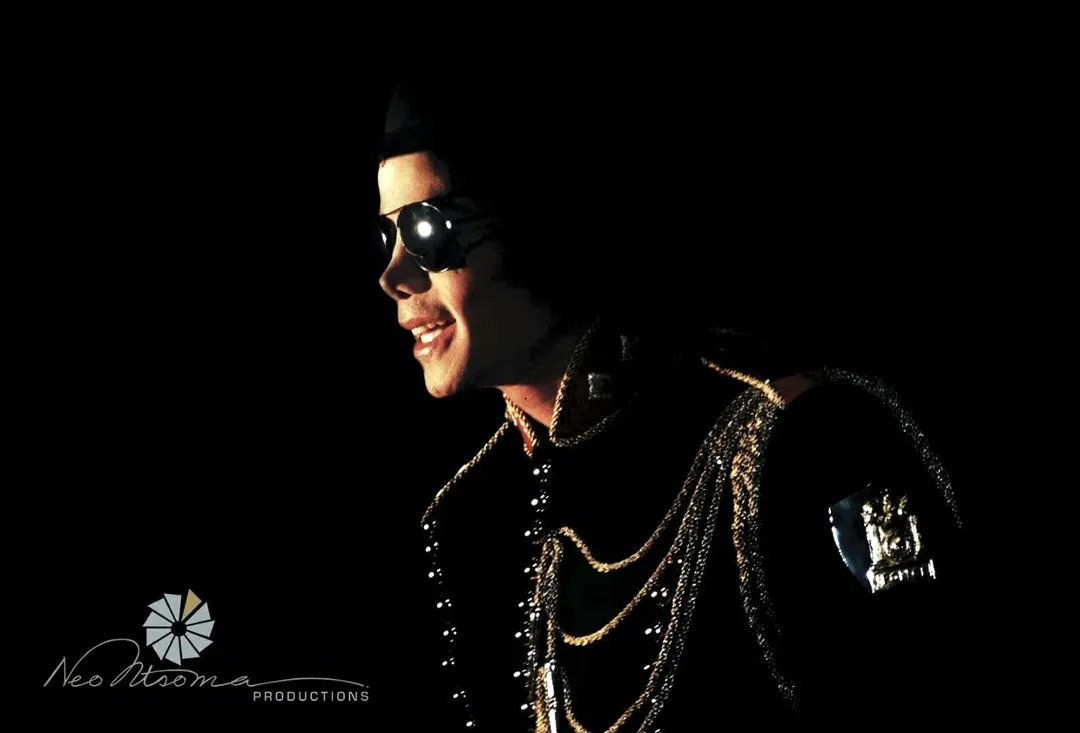 No es inteligencia artificial, foto inédita de Michael compartida por la fotógrafa Neo Ntsoma a través de su cuenta de Instagram (neontsoma).

"¿Quién iba a creer que fotografié a Michael Jackson en tres ocasiones en 1996, 1997 y 1999 mientras todavía era una fotógrafa novata?"