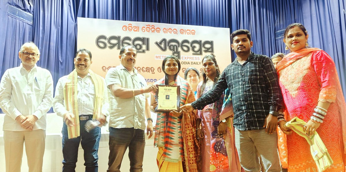 SagarikaACT's tweet photo. Got felicitated by Metro Express with Aaradhya Charitable Trust (ଆରାଧ୍ୟ ଚାରିଟେବଲ ଟ୍ରଷ୍ଟ) Team
for contribution towards Social Work. May Maa Durga and Lord Shiva give me strength to do more for the needy people. https://t.co/Vr5YekPDIF