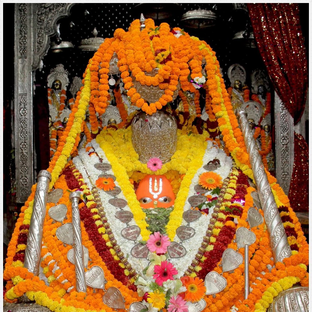 🙏🏼 जय श्री राम 🙏🏼
*#श्री_हनुमान_जी_महाराज जी की प्रातः कालीन शुभ मंगला श्रृंगार आरती दर्शन*🌺 _*#श्री_हनुमानगढ़ी_अयोध्याधामजी।।*_ 🌺🌻 दिनांक~ 08/05/2026 🌻 दिन-शुक्रवार🌺 श्री हनुमान जी महाराज सबके सकल मनोरथ सिद्ध करें।।🌺🌻
     🌺जय बजरंगबली।🌺
*┈┉┅━❀꧁ω❍ω꧂❀━┅┉┈*