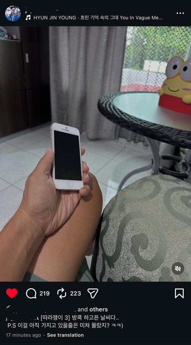 CONFIRMED FROM POSTINGAN PAPA JAMES HP YG DIPEGANG JAY ITU IPHONE 4 HAHAHA REAL ANAK ORANG KAYA 😭😭😭😭😭😭😭😭🙏🏻🙏🏻🙏🏻🙏🏻🙏🏻🙏🏻🙏🏻