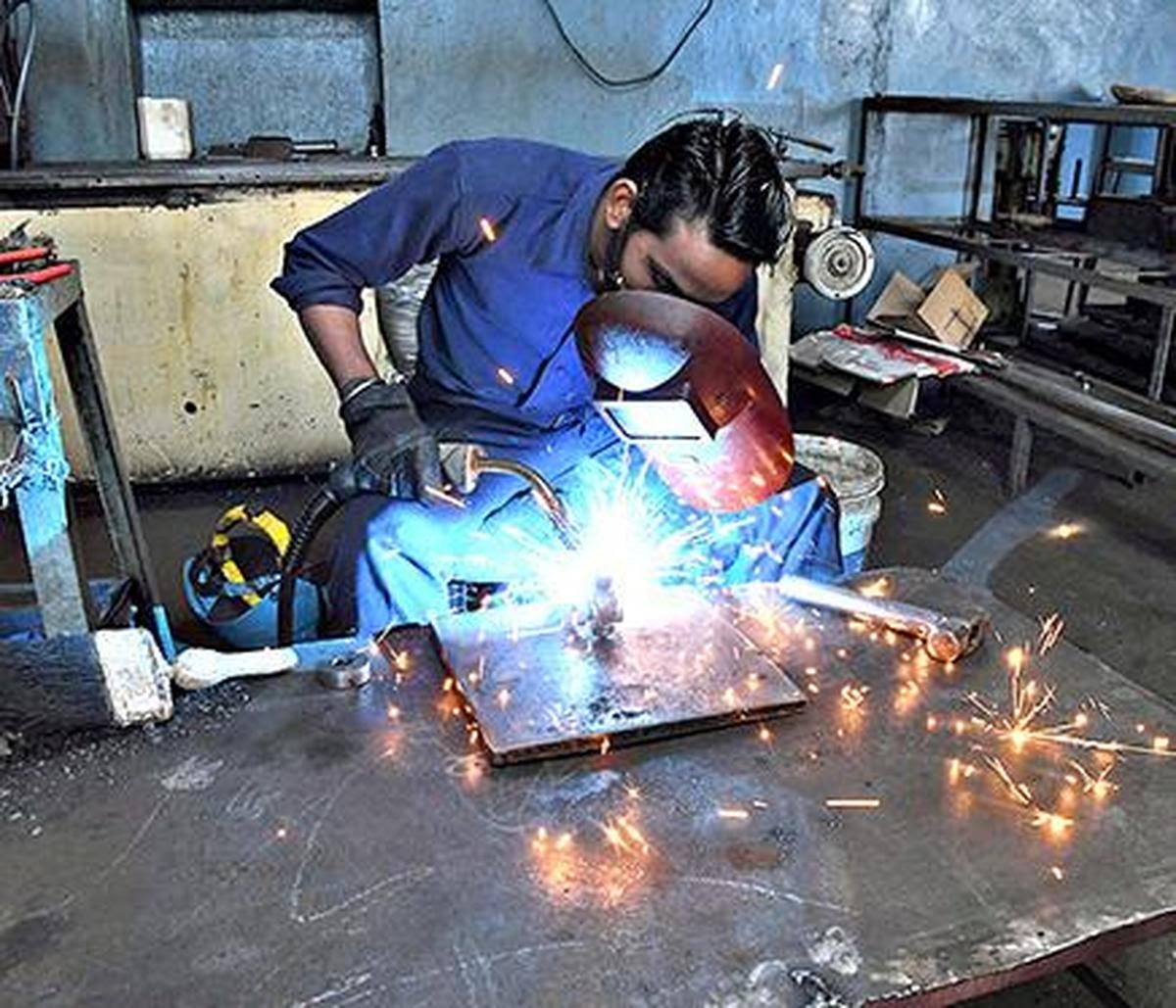 techinfrareport's tweet photo. 🚨 ECLGS 5.0 could benefit nearly 45% of MSMEs, giving a major credit lifeline to small businesses during global uncertainty. 🇮🇳

(SBI Research) https://t.co/uWqwjfA3yU
