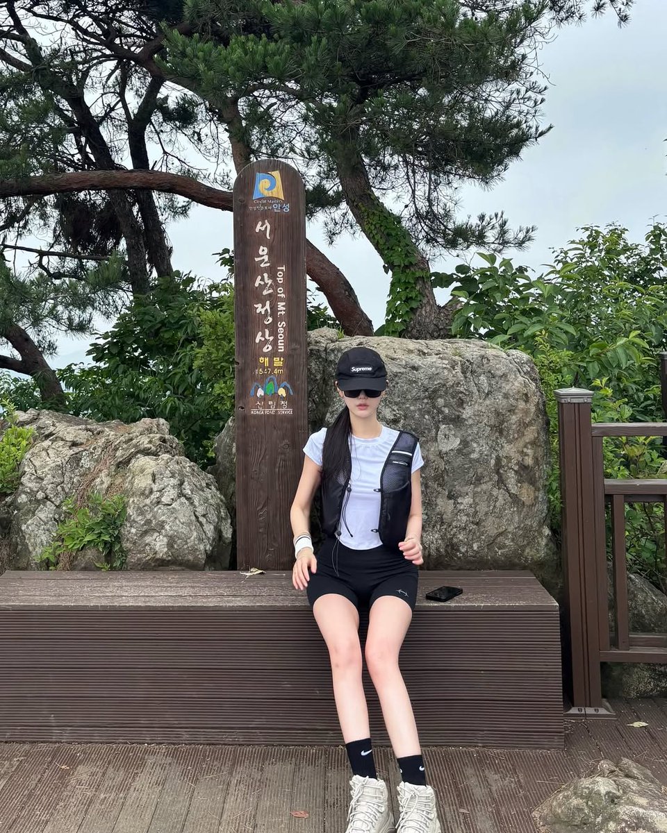 영 tweet media