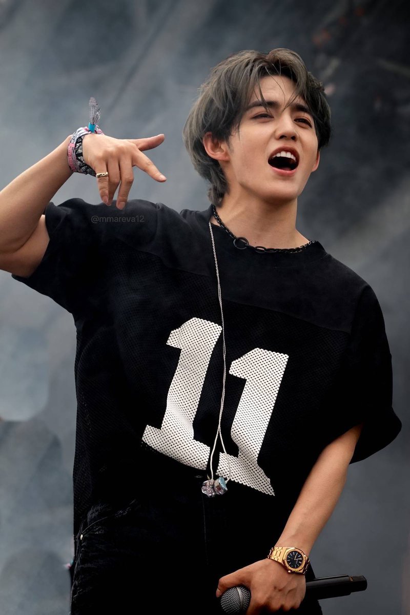 ri tweet media