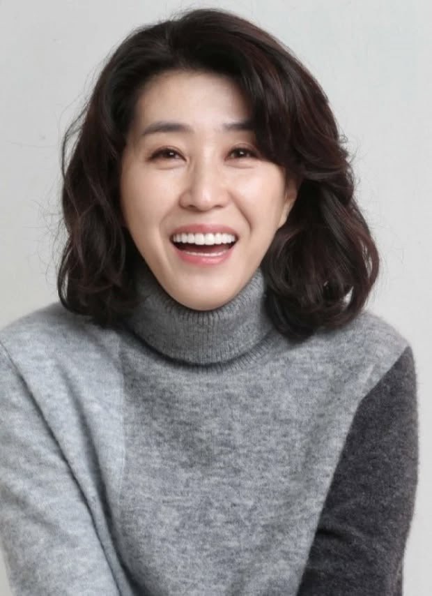 kdramahotgists's tweet photo. Our favorite Kdrama ahjumma 😂

I’ve never seen Kim Mi-kyung play a bad character in a Kdrama ever. She’s always on the good side 😭
Always playing a good mom ❤️❤️ https://t.co/HGI9A9u9EA