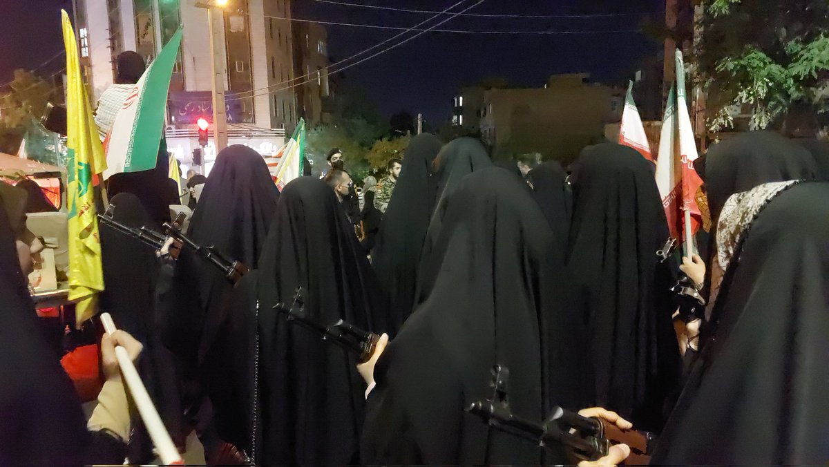 شب شصت و هشتم و حضور دختران جان فدا در البرز 
#جانفدا 
#حمايت_انقلابى