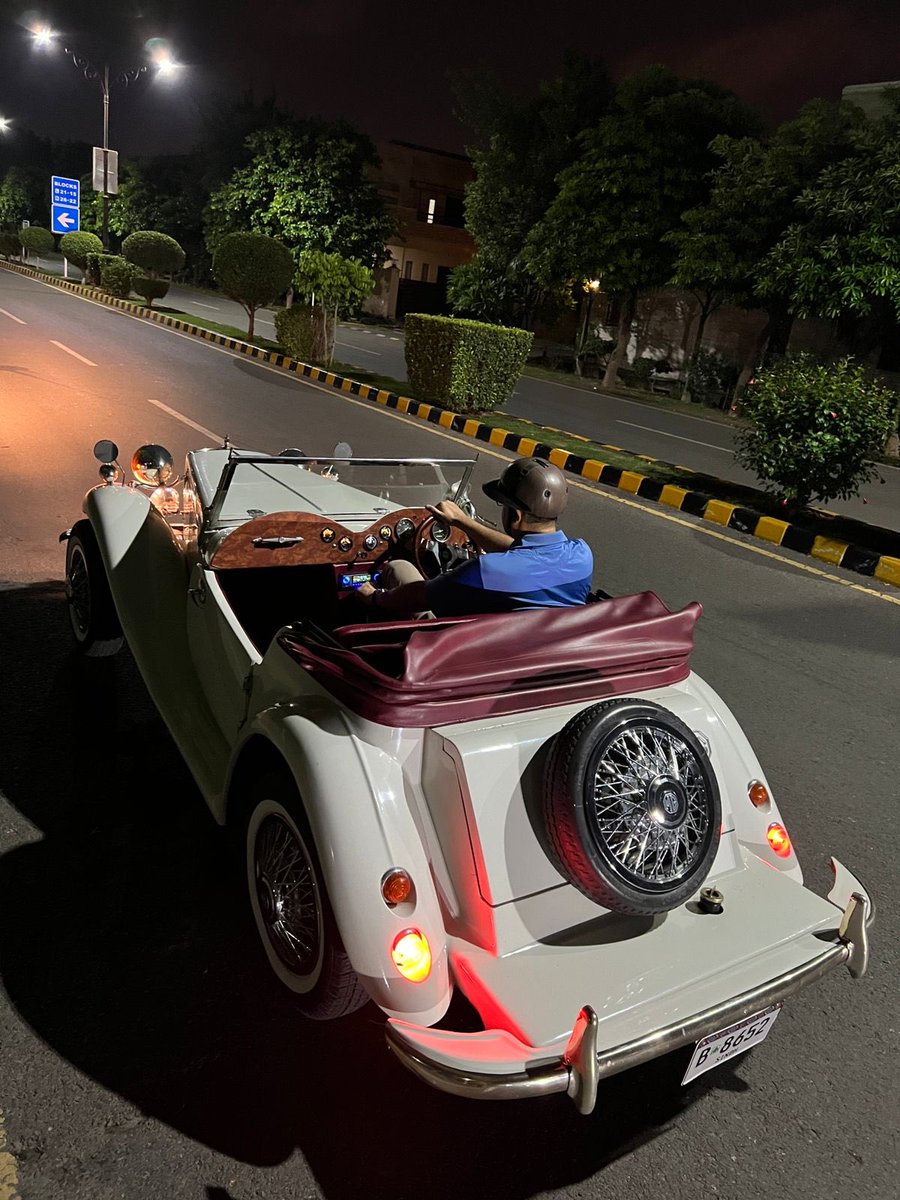 farhatabbas's tweet photo. The 1950 MG TD Midget is an iconic post-war British two-seater sports car announced in January 1950, combining the TC drivetrain with a modified Y-type chassis, independent front suspension, and smaller 15-inch disc-type wheels. Spinning in Askari 10. https://t.co/02xx7bt5gx