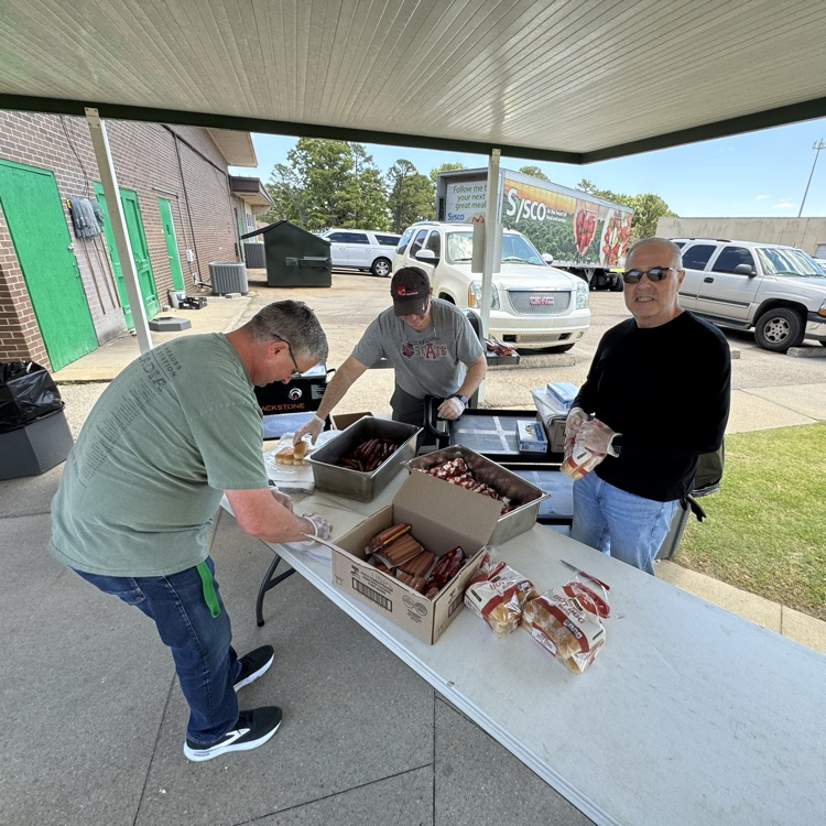 gctjrhigh's tweet photo. Hot dogs and snow cones! What a way to celebrate the end of testing at GCTJHS!

Thank you to Hays East and Ohana for all your help in making this event happen for our kids. Once again, another reason why It Is A Great Day To Be A Jr Eagle! 🦅 https://t.co/2wB7GRSNhO