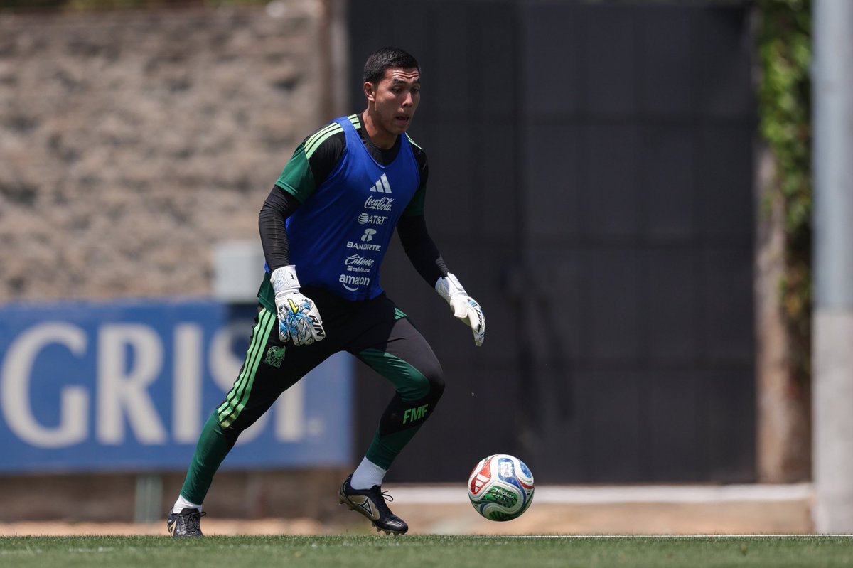 GATO NACIONAL 🇲🇽

Oscar García 🧤 dándolo todo con <a href="/miseleccionmx/">Selección Nacional</a>.

#SerFieraEsUnOrgullo 🦁