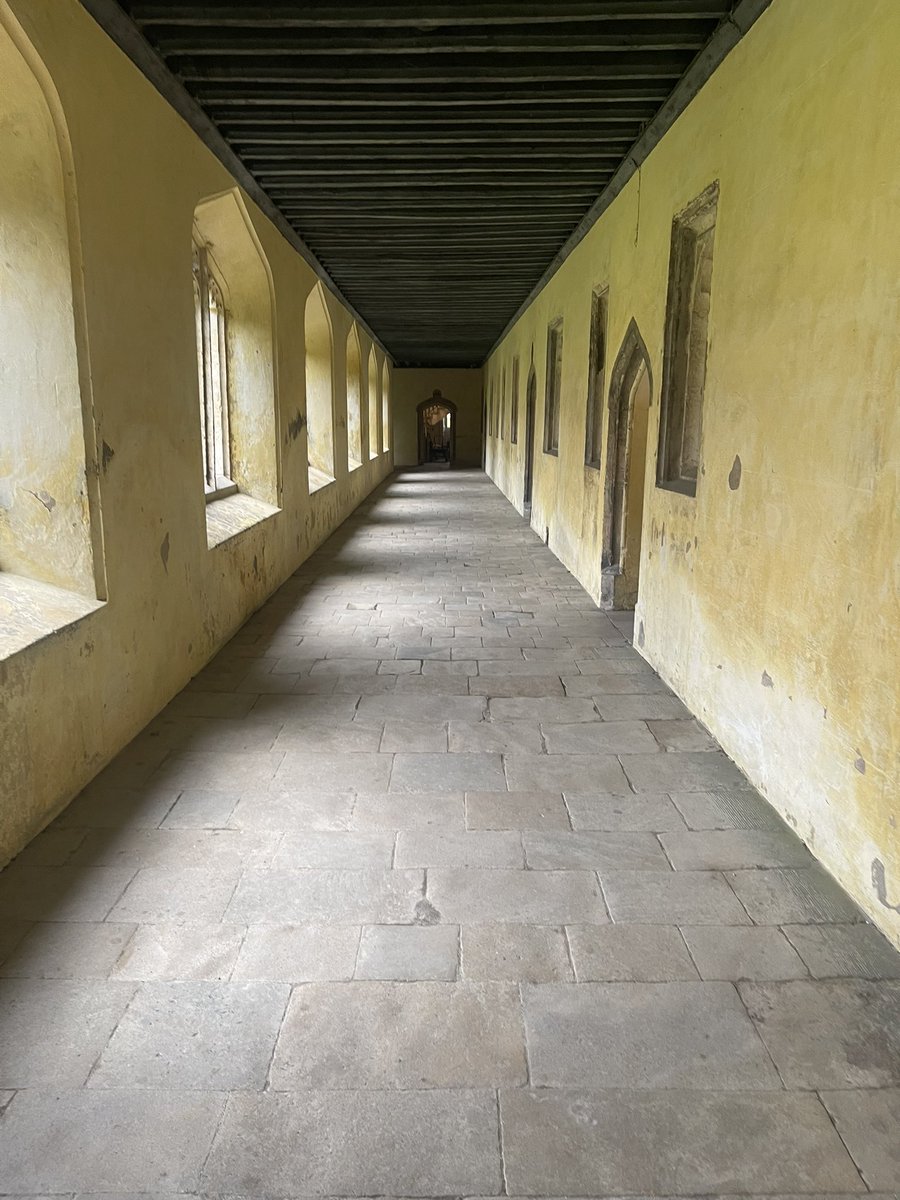 readalanread's tweet photo. Just emerged from giving a talk ‘Assisted Life &amp; the Apparatus of the Image’ at Magdalen College for graduate medical students at the end of their first year @UniofOxford. I wasn’t remotely surprised how open, witty, rigorous and gracious they were, which augers well for us all. https://t.co/3CZk5wUagl