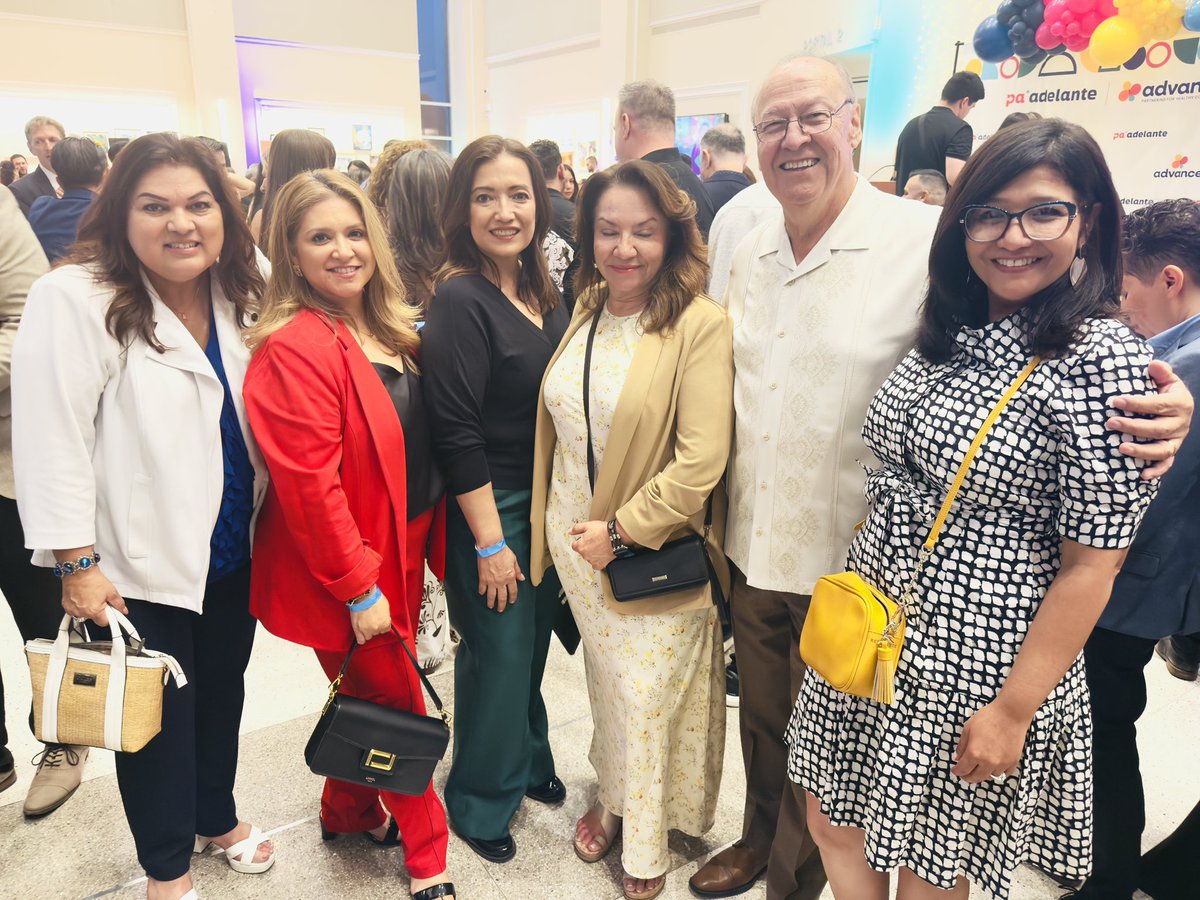 AriannyRocks's tweet photo. An incredible night celebrating the 
official launch of Pa’Adelante ✨ thanks Novle for making it possible https://t.co/qHvQ0AEQZw