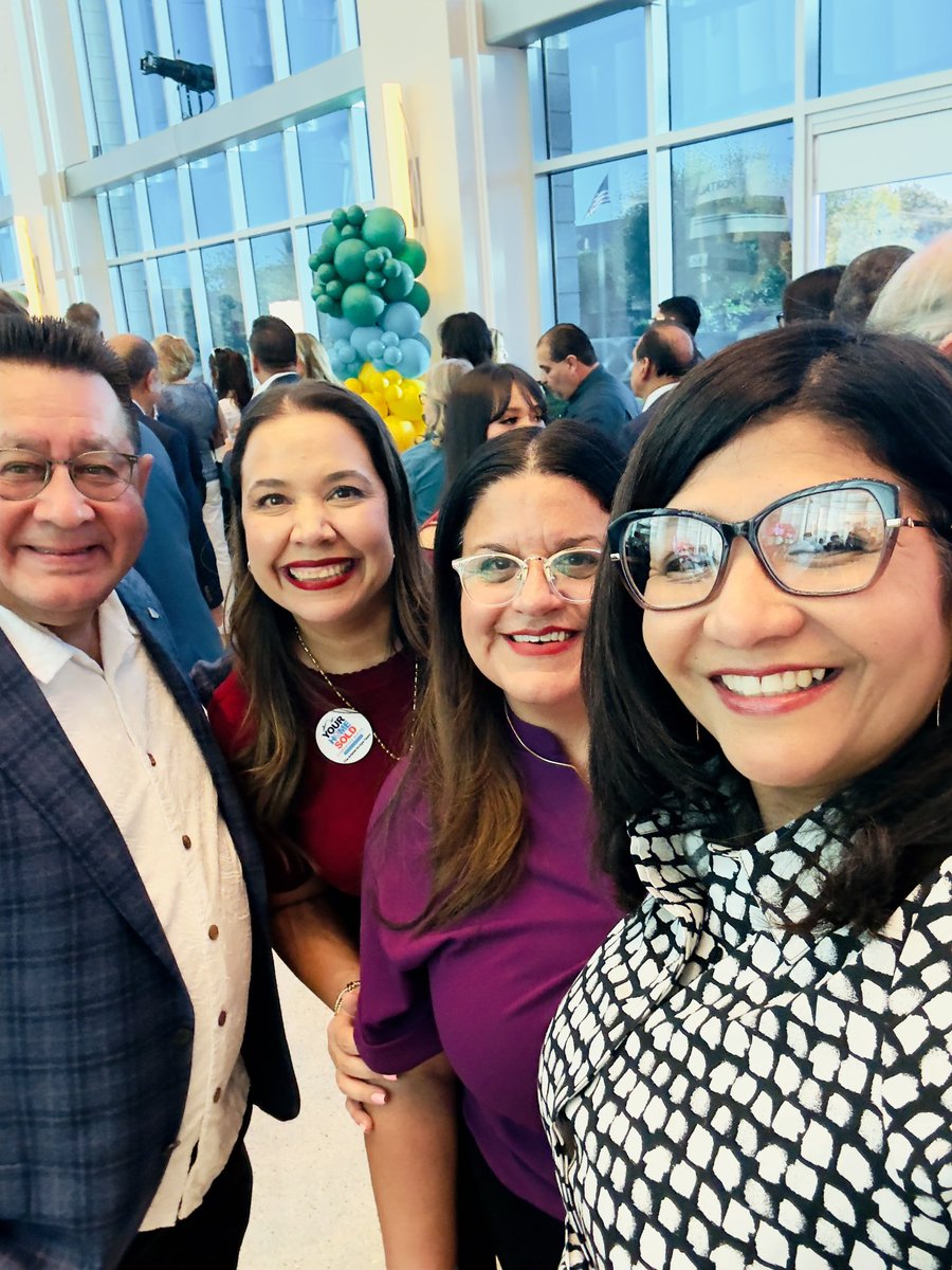 AriannyRocks's tweet photo. An incredible night celebrating the 
official launch of Pa’Adelante ✨ thanks Novle for making it possible https://t.co/qHvQ0AEQZw