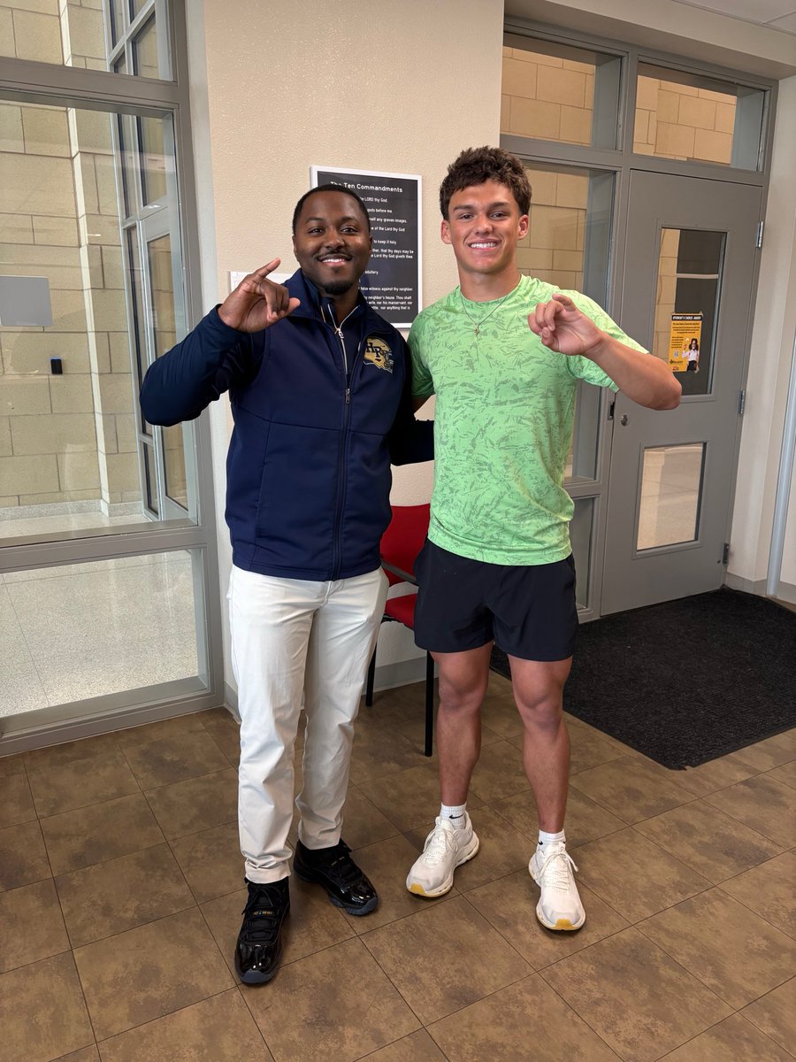 KaiCook2027's tweet photo. Blessed to receive my first offer from @hputxfootball after a great conversation with @CoachDouglasIII!
@WadeCook10 @dwoodard10 @DavidSmoak @GPowersScout @NextupDfw https://t.co/GS0MmQF1XG