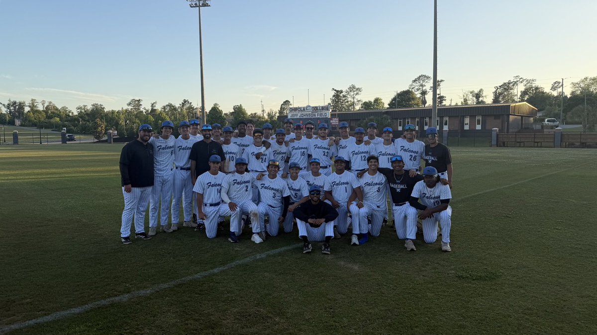 CoachMoss30's tweet photo. What a year. Now that this chapter has closed with exit meetings finished. Thankful for this group. Set the bar and standard of @FalconsBSBDSC for the future and what is yet to come! #Team1 https://t.co/1aFHLEvT7R