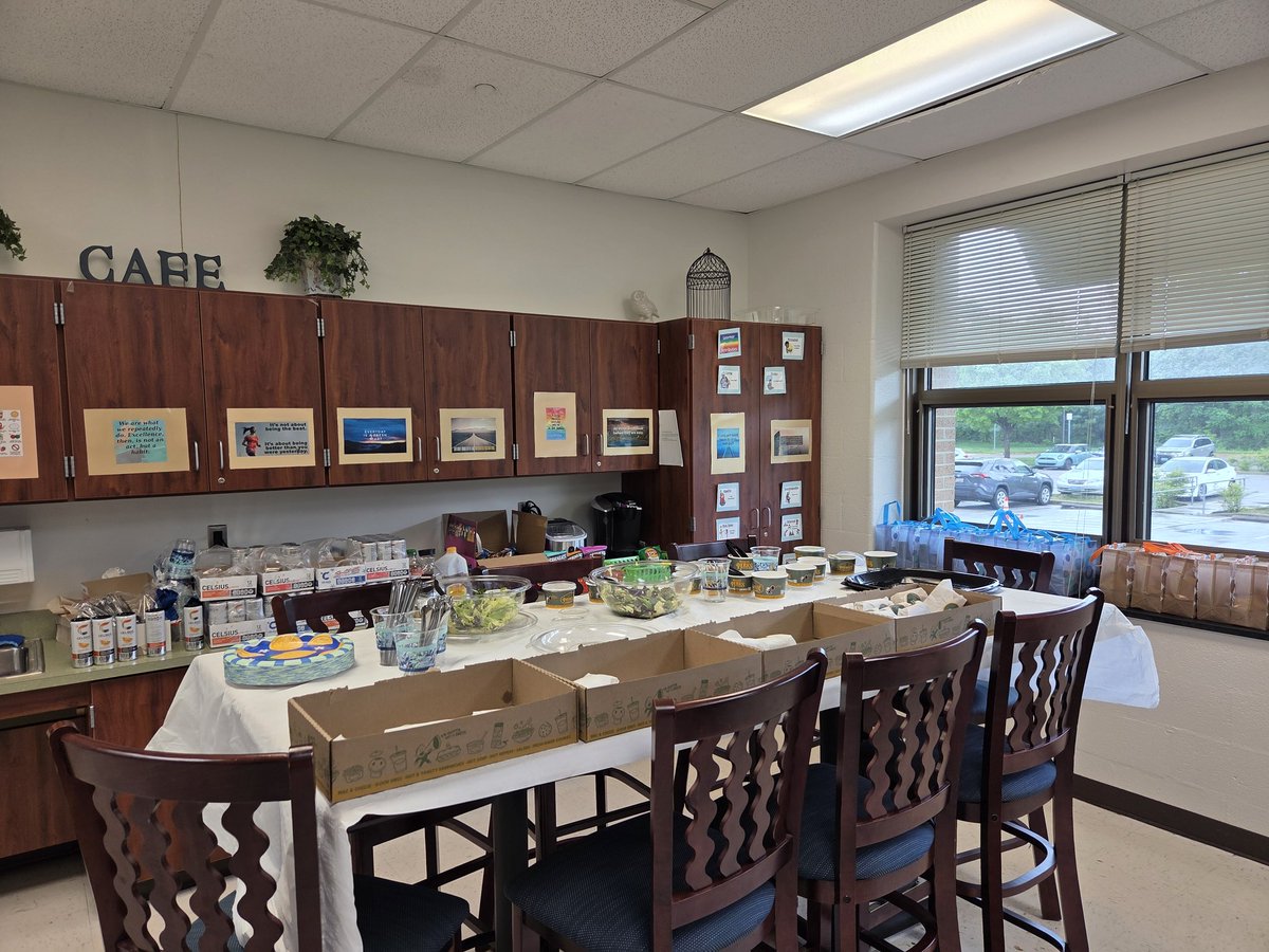 OverlookES's tweet photo. We are thankful for our o'mazing PTA and community! https://t.co/paHtAfhrq2