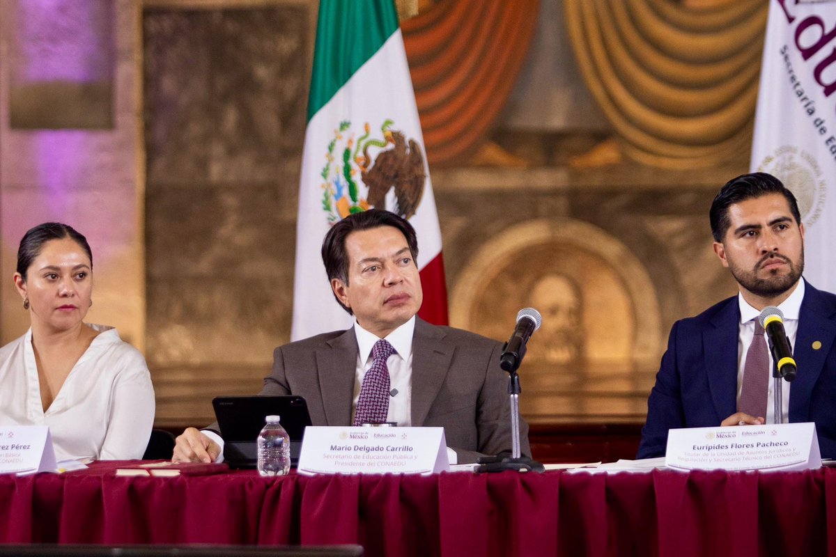 FroylanGamezG's tweet photo. El bienestar de las niñas y los niños es la prioridad en cada decisión. 🤝🗓️

Fue un gusto coincidir con el secretario de Educación Pública @Mario_Delgado en la LXVI Reunión del Consejo Nacional de Autoridades Educativas.

En atención a los acuerdos del encuentro y con el respaldo del gobernador @AlfonsoDurazo, en #Sonora ajustamos el calendario escolar del ciclo 2025-2026. 

#CONAEDU