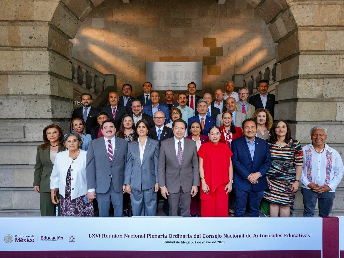 FroylanGamezG's tweet photo. El bienestar de las niñas y los niños es la prioridad en cada decisión. 🤝🗓️

Fue un gusto coincidir con el secretario de Educación Pública @Mario_Delgado en la LXVI Reunión del Consejo Nacional de Autoridades Educativas.

En atención a los acuerdos del encuentro y con el respaldo del gobernador @AlfonsoDurazo, en #Sonora ajustamos el calendario escolar del ciclo 2025-2026. 

#CONAEDU
