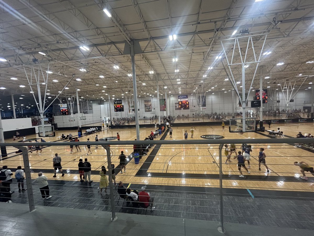 LLhoops tweet media