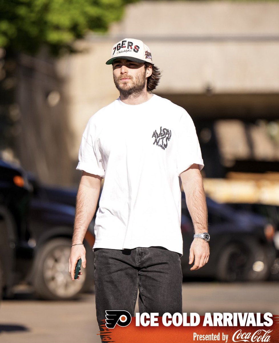 broadstcloset's tweet photo. Jamie Drysdale May 7, 2026: Allsaints Orlando Logo Print Oversized T-Shirt $99, Philadelphia 76ers Mitchell &amp; Ness Cream/Black Soul Festival Staggered Zag Pro Pinch Snapback Hat $35 https://t.co/Ycj8Um2idt