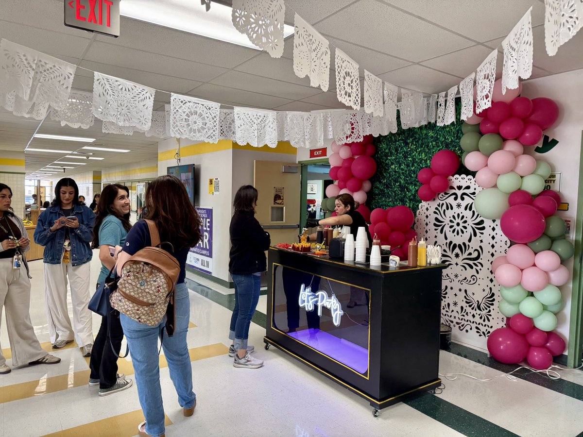AGuerrero_HHES's tweet photo. “What happens when you ask teachers if they want a fruit cup or an elote cup?” 🌽🍉 You get a whole lot of happy teachers! Celebrating our amazing Hornet Teachers with a fun snack bar today. So grateful for all they do every single day! 🐝 Thanks Ash Balloons for your service! https://t.co/UH3bU70OVe