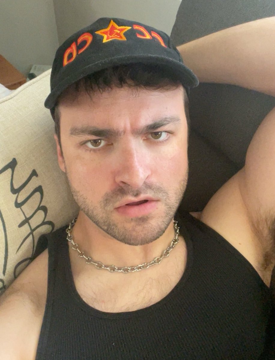 unpaid drag assistant tweet media