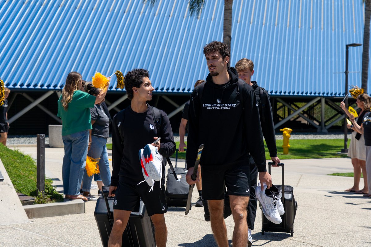 LBSUMVB's tweet photo. 𝑁𝑒𝑥𝑡 𝑠𝑡𝑜𝑝: 𝐿𝑜𝑠 𝐴𝑛𝑔𝑒𝑙𝑒𝑠. Final Four up next! 😎
Shoutout to the best support system for the send off! 🫶

#GoBeach | #LongBeachBuilt https://t.co/sYt02dZq7l