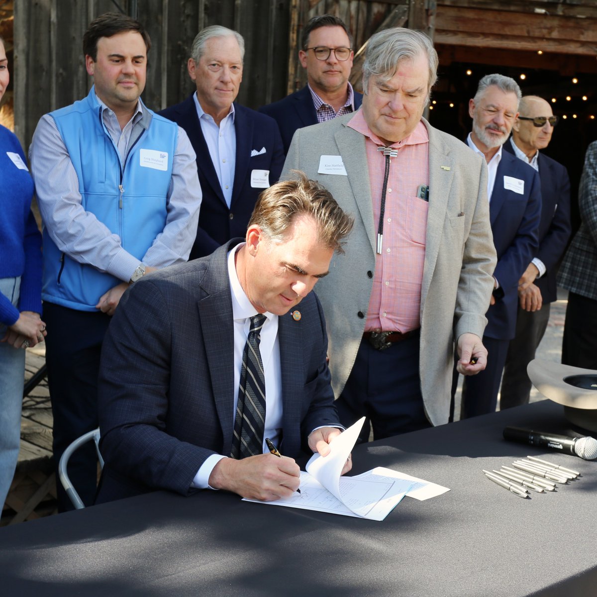 petroallianceOK's tweet photo. A landmark agreement! 🤝 House Bill 1371 is a major win for Oklahoma mineral owners, operators and the future of our state's oil &amp; natural gas industry.

BIG thank you to Rep. Anthony Moore &amp; Sen Grant Green, the bill's two primary authors, for getting this over the finish line. https://t.co/P2vE4VjMDG