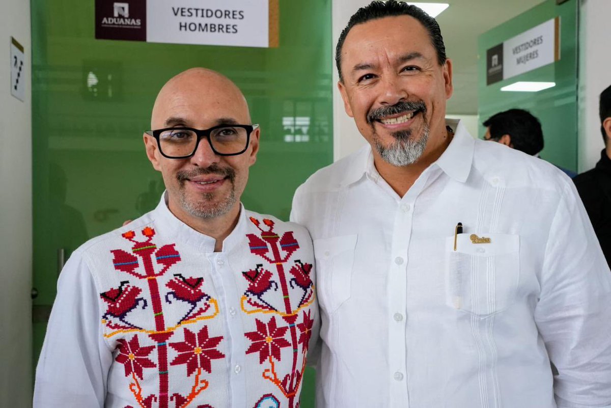 index_nacional's tweet photo. Nuevo Laredo, Tamaulipas | Recorrido por la Nueva Agencia Nacional de Aduanas

En representación de @humbertom_index,  presidente de #indexNacional, Enrique Morán, presidente de @indexnld, sostuvo una visita de trabajo con @octaviodlatorre, presidente de @CONCANACO, el Tte. Cor. Erick Salinas, Administrador de la Aduana de Nuevo Laredo, así como Agustín Duarte, Presidente de CANACO en la ciudad y representantes de organismos empresariales de la región.

Durante el encuentro, se conoció la funcionalidad operativa, infraestructura, tecnología y el papel estratégico que jugará este nuevo complejo como principal cruce fronterizo del país 

Desde Index refrendamos nuestro compromiso de seguir construyendo puentes de colaboración institucional que impulsen un México más competitivo, eficiente y preparado para los retos del comercio global. 🤝🇲🇽
