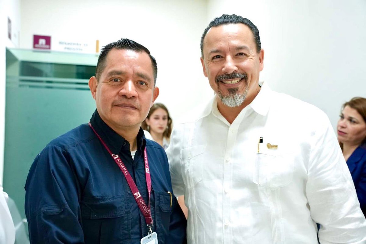 index_nacional's tweet photo. Nuevo Laredo, Tamaulipas | Recorrido por la Nueva Agencia Nacional de Aduanas

En representación de @humbertom_index,  presidente de #indexNacional, Enrique Morán, presidente de @indexnld, sostuvo una visita de trabajo con @octaviodlatorre, presidente de @CONCANACO, el Tte. Cor. Erick Salinas, Administrador de la Aduana de Nuevo Laredo, así como Agustín Duarte, Presidente de CANACO en la ciudad y representantes de organismos empresariales de la región.

Durante el encuentro, se conoció la funcionalidad operativa, infraestructura, tecnología y el papel estratégico que jugará este nuevo complejo como principal cruce fronterizo del país 

Desde Index refrendamos nuestro compromiso de seguir construyendo puentes de colaboración institucional que impulsen un México más competitivo, eficiente y preparado para los retos del comercio global. 🤝🇲🇽