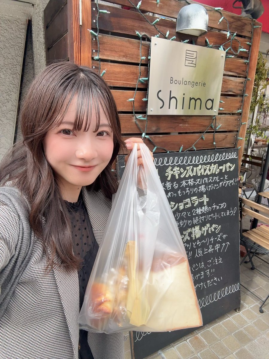 nakamata_miki's tweet photo. おはようございます🌱

東京カリ〜番長 メンバー、しまぱんさんのお店(三軒茶屋)に行ってきました！
人気No.1 はカレーパン🍛🍞
出来たてあつあつのパンはサクッもちっ！カレーもサラサラ系で本格的😳✨️

食パンとみかんジャムも買って
今朝、母と食べました🍊しあわせ(◜𖥦◝ )  
#なかまたカレー部 https://t.co/wxrA3OIBD8