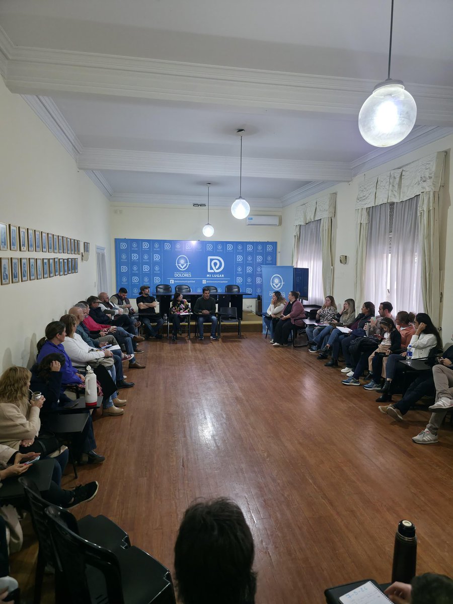 sbatakis's tweet photo. Junto a @jpgarciaok, compañeras y compañeros de #Dolores dialogamos hoy sobre la actualidad política, económica y social para planificar acciones que cambien realidades y que incluyan a todos y todas, como Evita nos enseñó.
 #EvitaEterna #EvitaInmortal https://t.co/bUPw7HvYVM
