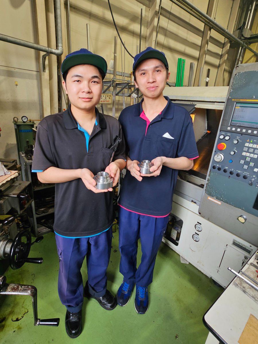 kkmiyagi's tweet photo. ベトナム人技能実習生の2名が随時3級 機械加工の実技試験に見事合格しました♪指導を担ってくれた職場長、練習中に生産現場を支えた職場メンバー、周りの方々の支えがあっての合格だと思います。ありがたいことです。今後も温かく見守っていきます! #モノづくり #旋盤 #切削加工 #二宮町 #技能実習生 https://t.co/rJWrst3DGP
