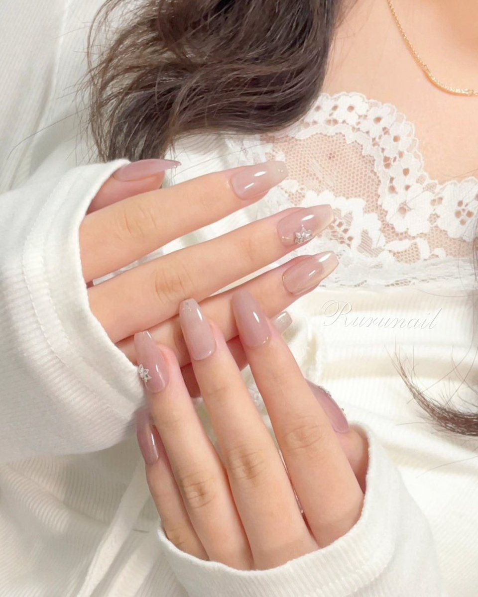 Rurunail's tweet photo. @yolalien We sell convenient press-on nails from Japan to overseas that can be applied only when you want.❤️ https://t.co/ggereLfyqn