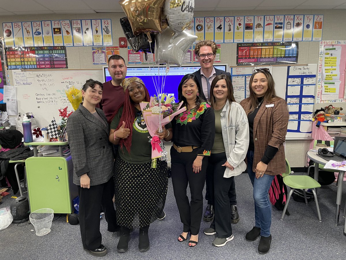 MCAKodiaks's tweet photo. Congratulations to Ms. Smith on being named Monterey County’s Teacher of the Year by the Read to Me Project!
—————————————————————
¡Felicitaciones a la Sra. Smith por ser nombrada Maestra del Año del Condado de Monterey por el proyecto Read to Me!
💚🍎📚🌟
#AllmeansAll #GUSD https://t.co/P9IkeRcboa