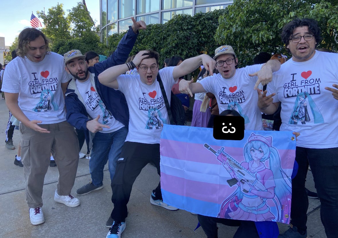 glitched_rena's tweet photo. Miku Expo NJ: I ❤️ GIRL FROM FORTNITE RAAAAHHH 🗣️🗣️🗣️🗣️ https://t.co/0ZK084bGBm