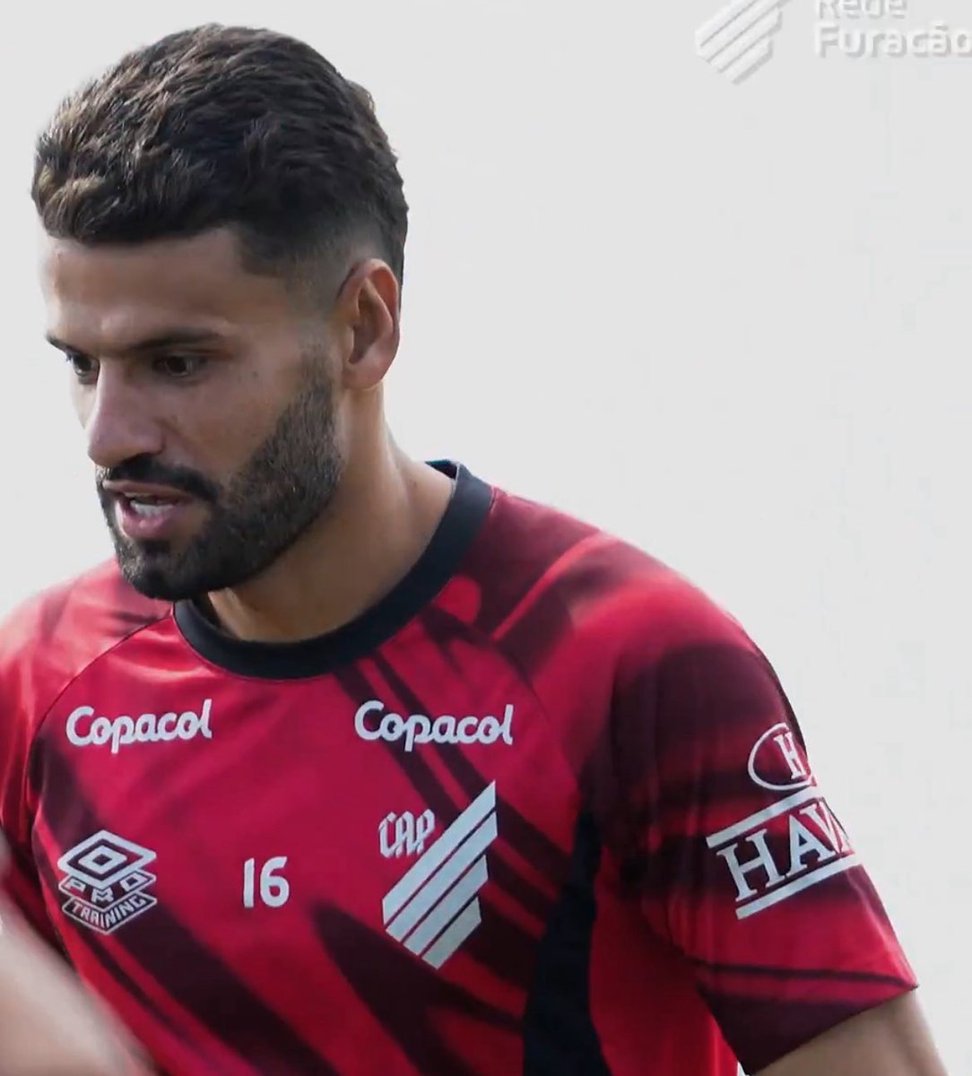 ✅ Jadson treinando com bola. Recuperado das dores no pé.