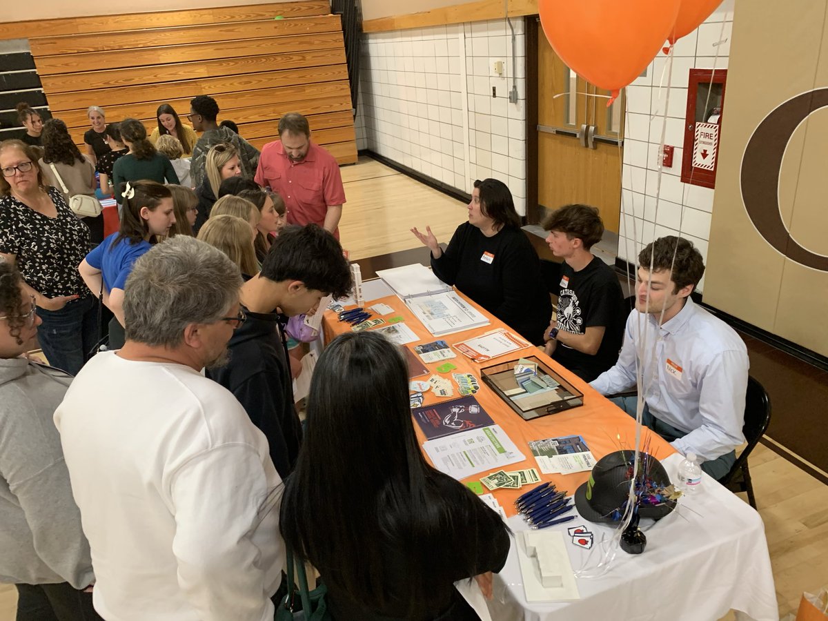elech's tweet photo. Students are getting hands on as they explore career fields with local employers at Catasauqua MS Career Exploration Fair! #RemakeLearningDays #CareerReadyPA @PADeptofEd https://t.co/5GdLrmglmT