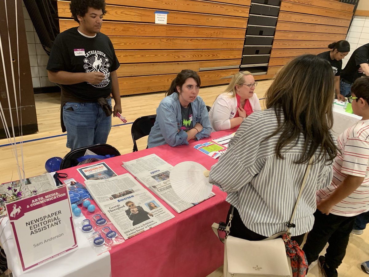 elech's tweet photo. Students are getting hands on as they explore career fields with local employers at Catasauqua MS Career Exploration Fair! #RemakeLearningDays #CareerReadyPA @PADeptofEd https://t.co/5GdLrmglmT