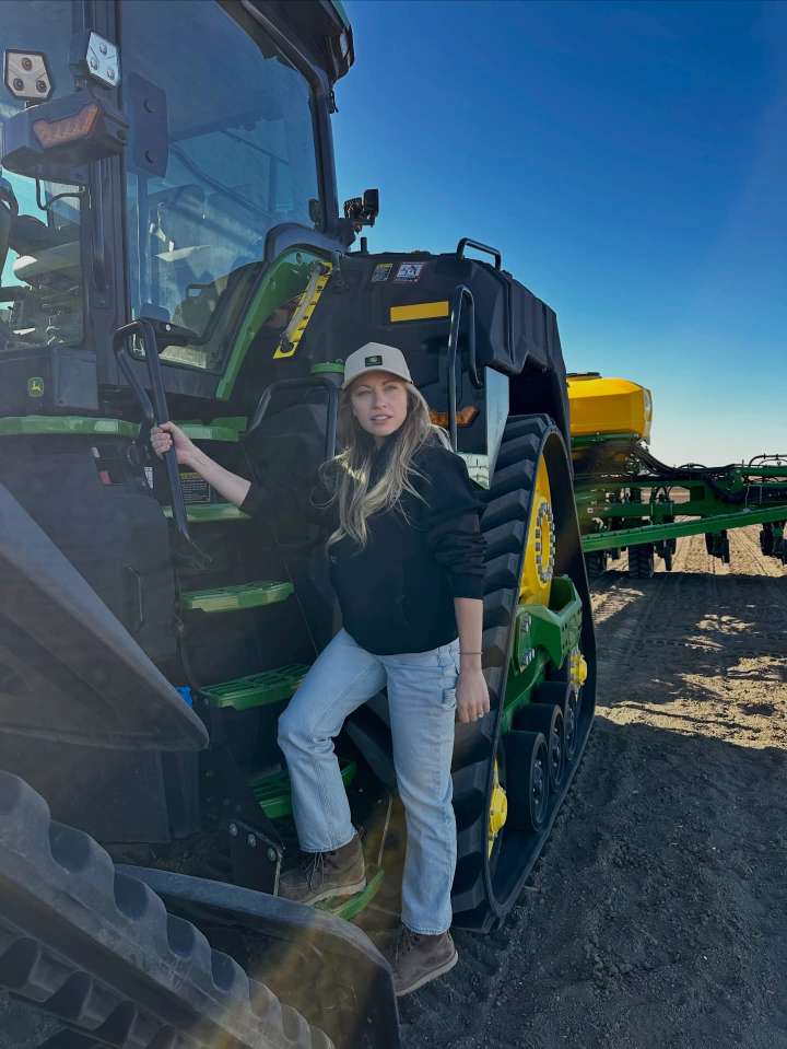 Farmwithkent's tweet photo. New release- senior pictures version #businessowner #NebraskawomeninAgriculture #farmforprofit https://t.co/EN7V6vVN43