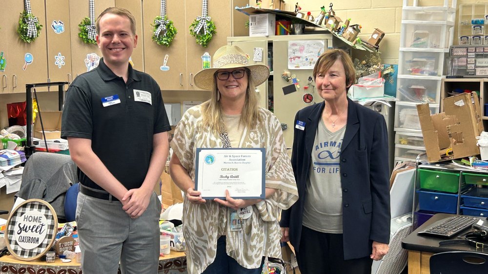 lakeschools's tweet photo. Grassy Lake Elementary teacher is STEM Teacher of the Year https://t.co/iQR0pjKClb https://t.co/GbI8PFfVQm