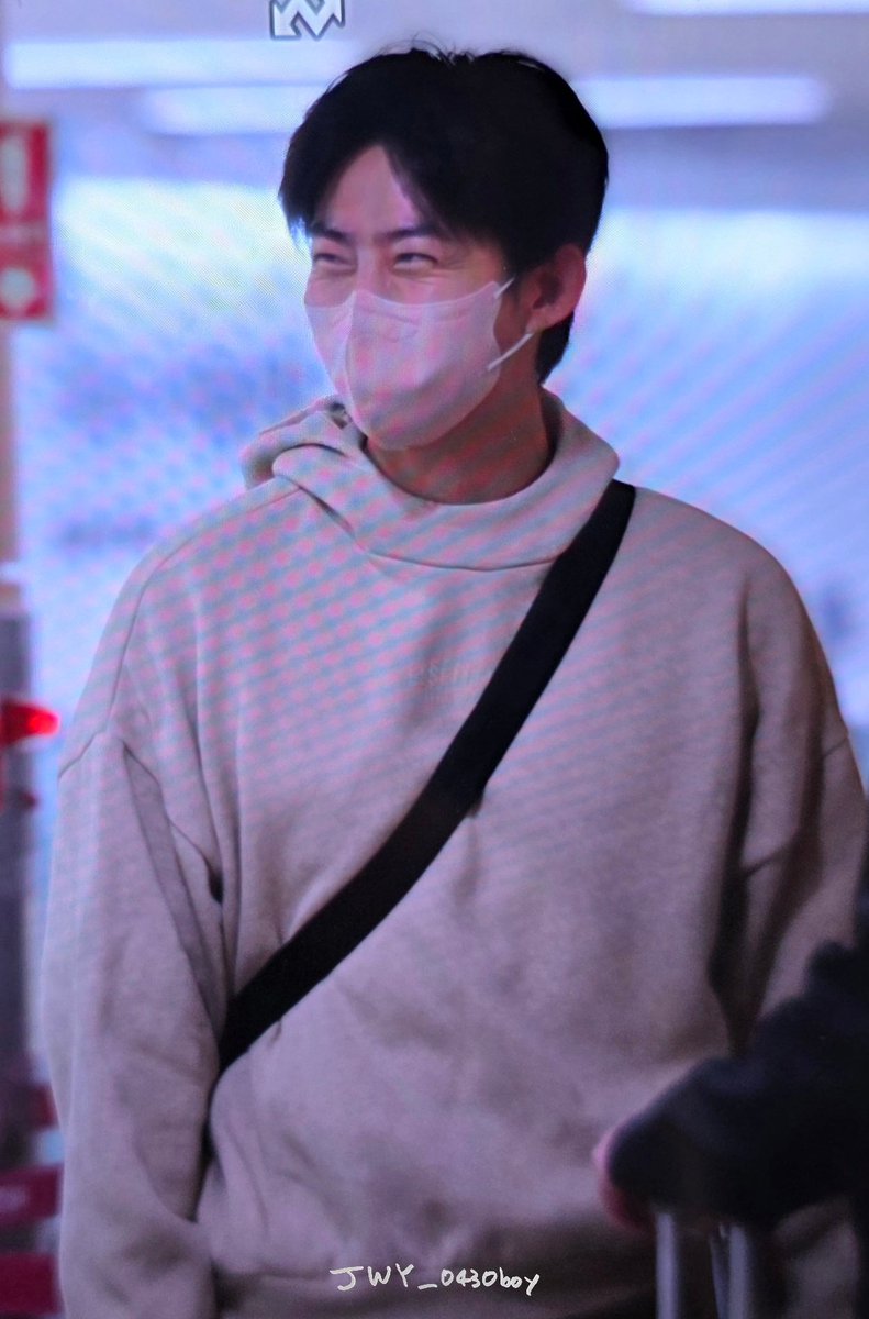 JWY_0430boy's tweet photo. 260508 옥미남 김공출국 프리뷰
#옥택연 https://t.co/K6VcKHb4xf