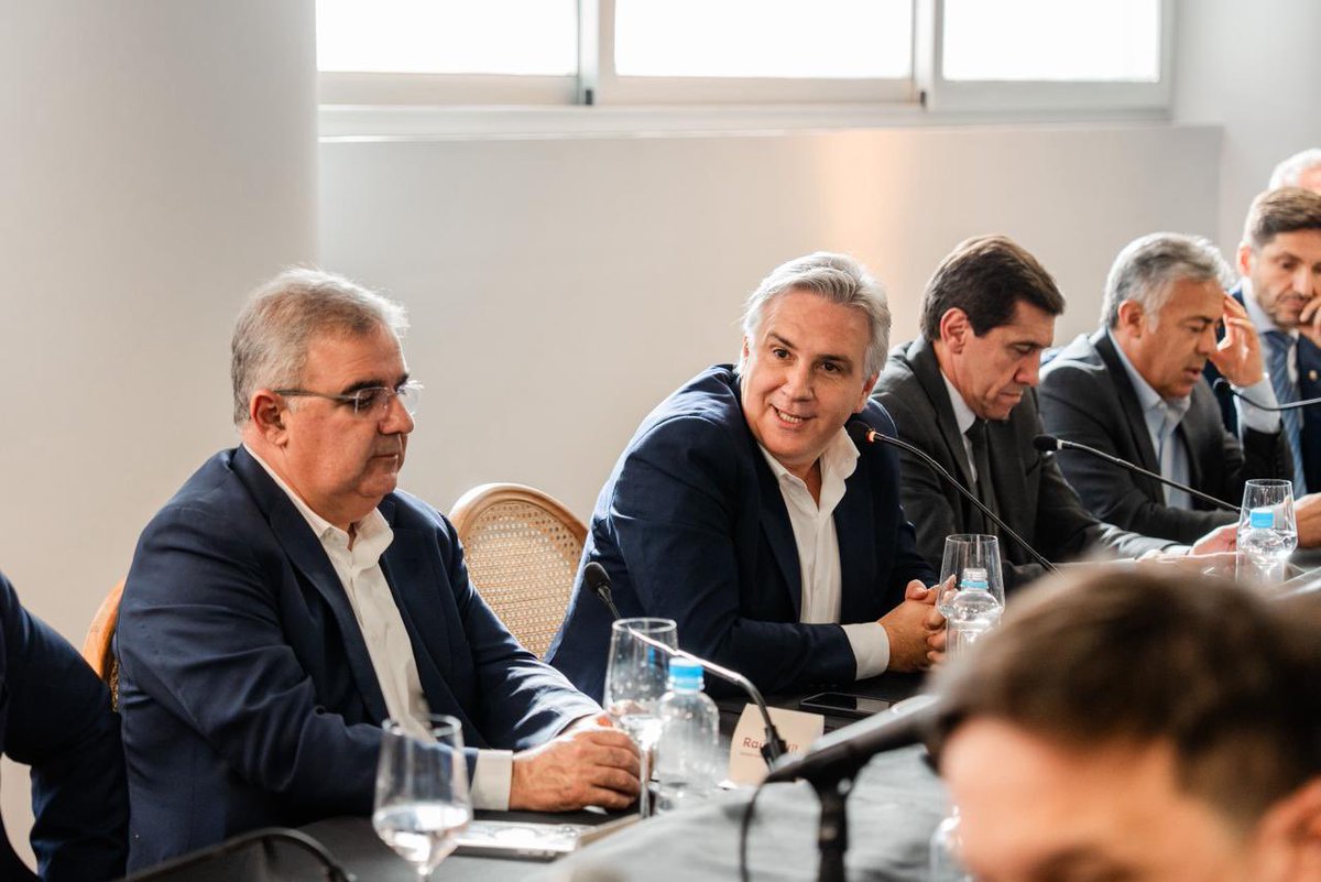 DrMarceloOrrego's tweet photo. San Juan fue sede del lanzamiento de la Mesa Federal Minera, un espacio de articulación público-privada para impulsar la inversión minera en la Argentina.

El encuentro reunió a autoridades nacionales y provinciales, gobernadores, legisladores, cámaras empresarias, empresas del sector y representantes de los trabajadores.

Avanzamos sobre una agenda común con mirada estratégica, integración federal y foco en la ejecución.

La minería argentina necesita reglas claras, seguridad jurídica y una convicción central: poner a la gente en el centro.

Porque cada proyecto productivo es una oportunidad para generar trabajo, desarrollo y futuro en todo el país.

Nos honra ser la casa donde esto empieza.
