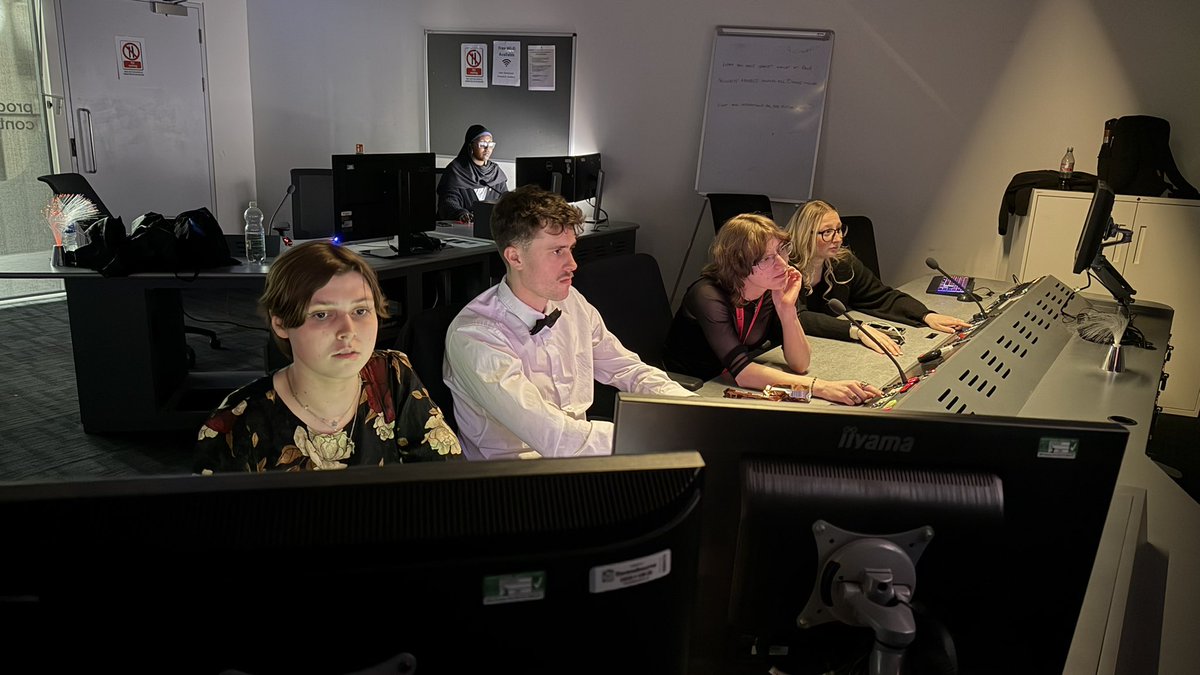 murrell_richard's tweet photo. What an amazing day to work with Year 1 Engineering and Production students @RavensbourneUK .. a television take on the game “Mafia”
Absolute quality work from all involved.
Thank you to course leader Peter Morgan for green lighting this fun project https://t.co/AVLJNrtYl3