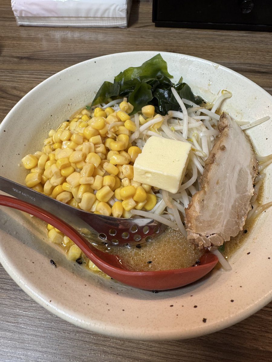 db_atom's tweet photo. 緑区中尾のラーメンあじ平さんにてみそバターコーンラーメンを食べて来ました🍜
知る人ぞ知る人気店で白米とも相性抜群の味噌ラーメンはまた食べにいきたくなる飽きの来ない味です😋
#浦和 #接骨院 #ラーメン #アトム接骨院 #あじ平 https://t.co/SrLKHc9ugI