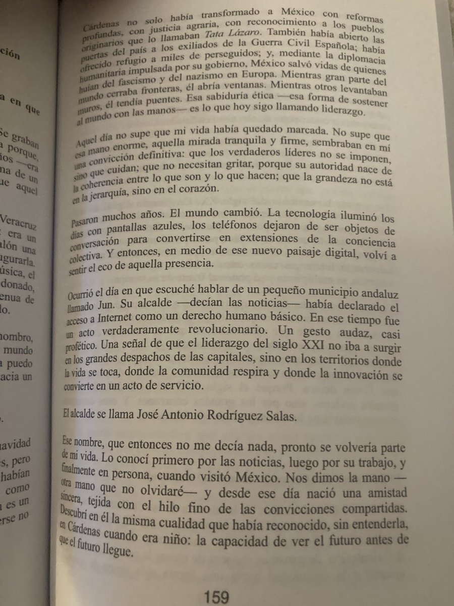 rubenricano's tweet photo. Es un honor mencionar a @JoseantonioJun en mi libro “Aurora, el despertar de la nueva civilización humana” por su extraordinario trabajo como alcalde y diputado de España que muy temprano comprendió hacia donde debe caminar la humanidad. https://t.co/BpDImlIkMO