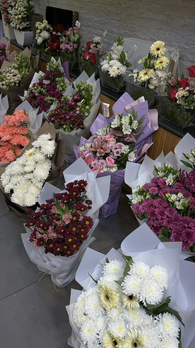 alkaadykuwait's tweet photo. "

الروح الطيبه :
في الحياة تشبه الورد.
لا تتصنع عطراً..
 ولا تبحث عن إعجاب .
فقط……
 تفوح جمالاً أينما وجدت 💐 https://t.co/HM0UxFXC2B