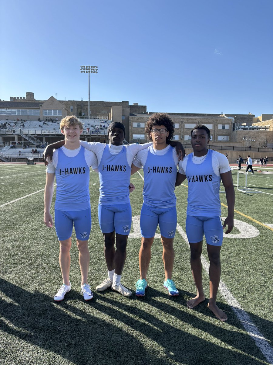 JhawkTF's tweet photo. ‼️🚨NEW SCHOOL RECORD🚨‼️

Quartet of Brody Gordon(9), Kamarion Owens(11), Ty Turner(10), and Jermaine Robinson(12) go 1:33.76 at conference to break the record! https://t.co/TnlxFx5XGt