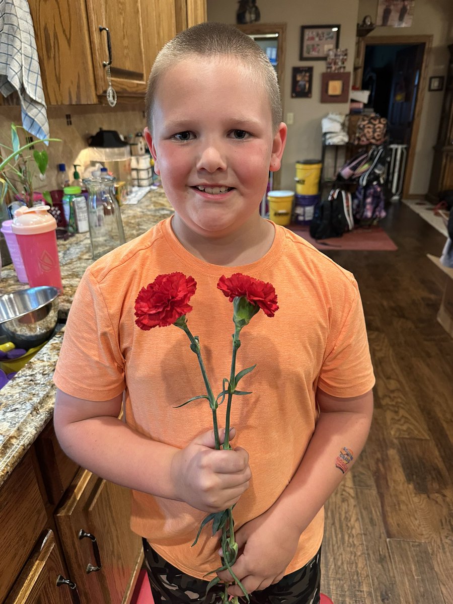 CallisonFarmPyr's tweet photo. Colt is always thinking of others! He’s so sweet! Thanks Buddy for my flowers!🌺 #sweet #colt #flowers #callisonfarmpyrs https://t.co/qT8xjjdPvg
