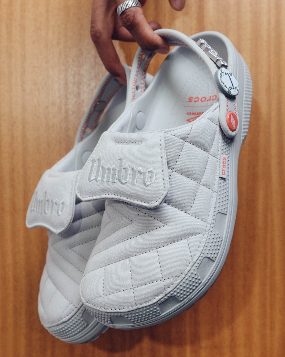 JustFreshKicks's tweet photo. The Umbro x Crocs Collection releases today at 11am ET 😮‍💨

https://t.co/4F6AjGJb4O https://t.co/zZwq5C1cNA
