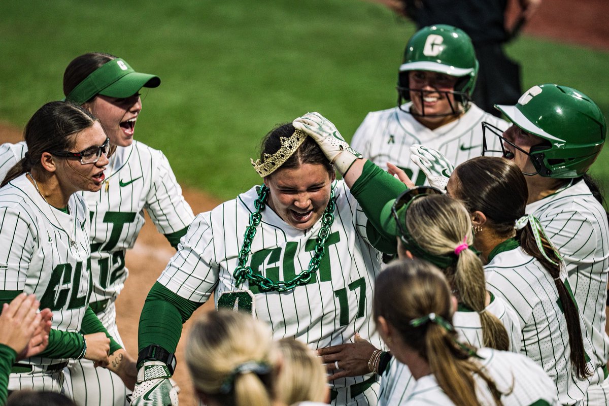 CharlotteSB's tweet photo. T6: KEEP SMILING SYDNEY 🤩🤩🤩

Syd with the two run blast!!! 

CLT: 4 | FAU: 0 https://t.co/kNe09WNQup