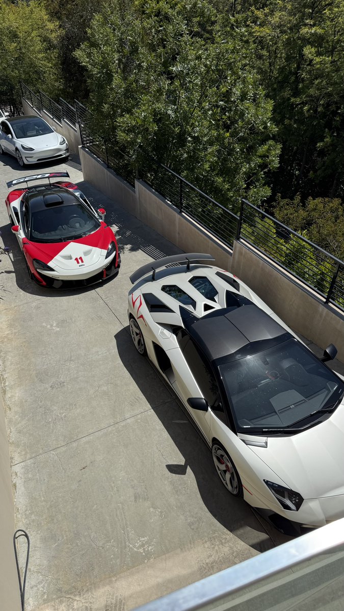 notcamcasey's tweet photo. cars are getting cleaned for my supercar birthday meet :) 🧼 https://t.co/67leFSn3ez